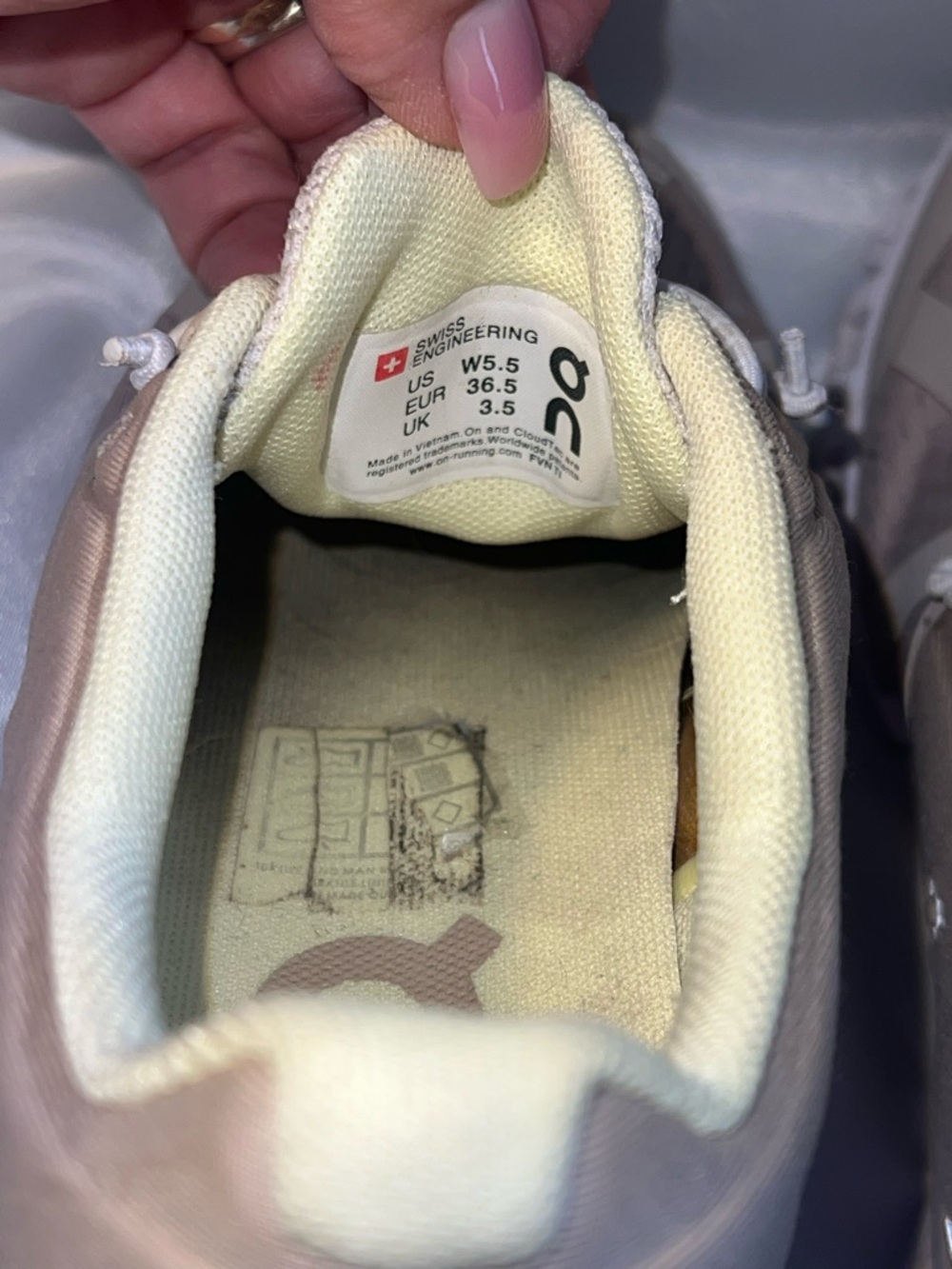 On Running sneakers in taupe with cream lining - Picture 5 of 5